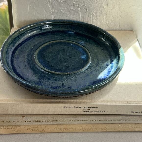 Art Studio Pottery Hand Thrown Blue Pottery Plate Signed Dish Bowl Stoneware 9" - Picture 3 of 13